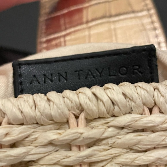 Ann Taylor straw woven clutch with gold accents. Fold over toggle closure. - Picture 12 of 12